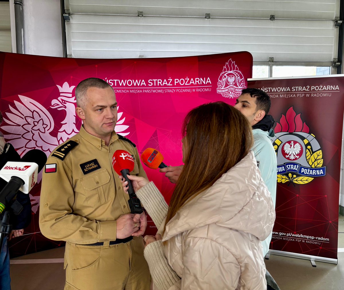 KRadomiu's tweet photo. W dniu 27 października 2025 r., w siedzibie Komendy Miejskiej Państwowej Straży Pożarnej w Radomiu odbyła się konferencja prasowa poświęcona planowi modernizacji służb podległych Ministerstwu Spraw Wewnętrznych i Administracji. https://t.co/nB9r0grvap