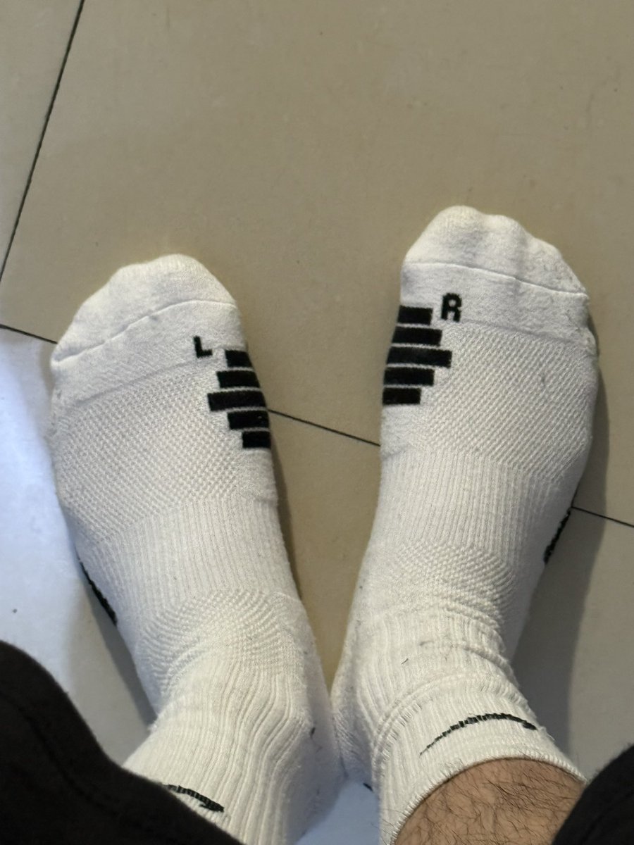 白袜男大 tweet media