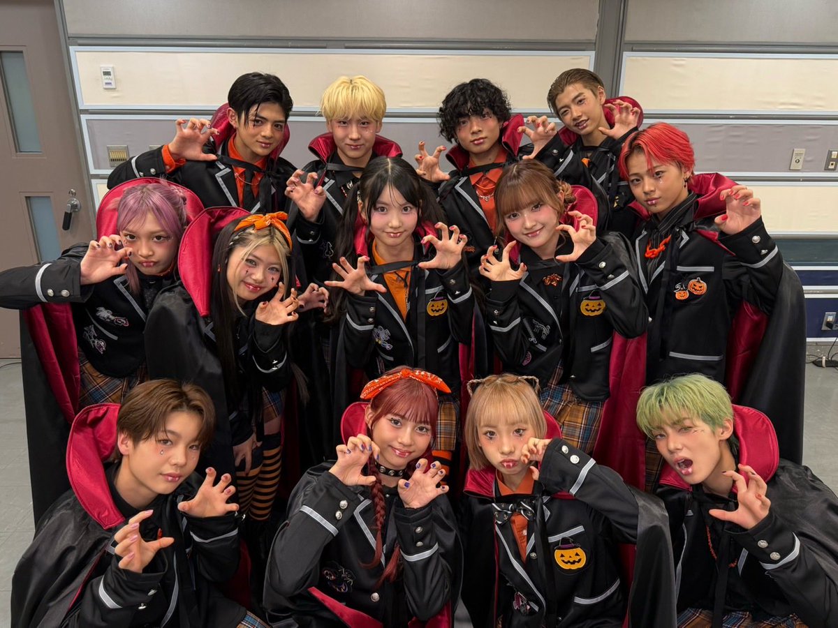 we_are_PG_'s tweet photo. 【📌 #今日のPG】

『#CDTVライブライブ』をご覧いただきありがとうございました✨

デビュー曲「WA・BI・SA・BI」を、特別なハロウィンver.で披露しました🧛🧛‍♀️
いかがでしたか？🎃⚡️

ぜひMVでも、PGの“WA・BI・SA・BI”を感じてみてください！

🎧「WA・BI・SA・BI」
➫ https://t.co/NOqThbizNH
➫ https://t.co/fBSs5NGPSu

#PGがCDTVでWABISABI
#PG #PG_全国ツアーを目指す小中学生集団
#PG_WABISABI #WABISABI #お辞儀ダンス
#CDTV