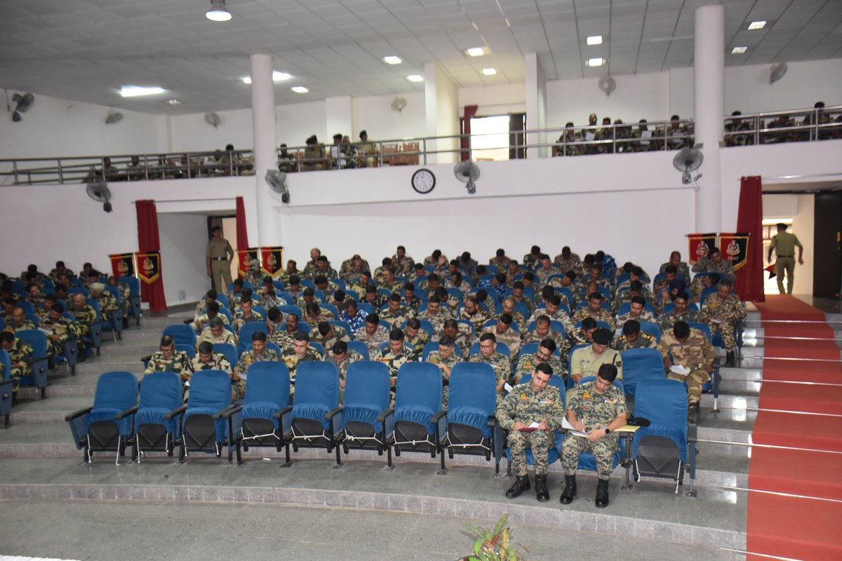 BSF_CSWT's tweet photo. मानसिक रूप से स्वस्थ समुदायों और संस्थानों को विकसित करने के लिए प्रतिबद्ध मानववर्धन सोशल इंडिया फाउंडेशन की निदेशक डॉ. संहिता चौधरी,  द्वारा मानसिक स्वास्थ्य जागरूकता पर CSWT BSF इंदौर में एक कार्यशाला का आयोजन किया गया | विंगों के प्रशिक्षकों और प्रशिक्षुओं ने भाग लिया। https://t.co/ly0fgdzhaN