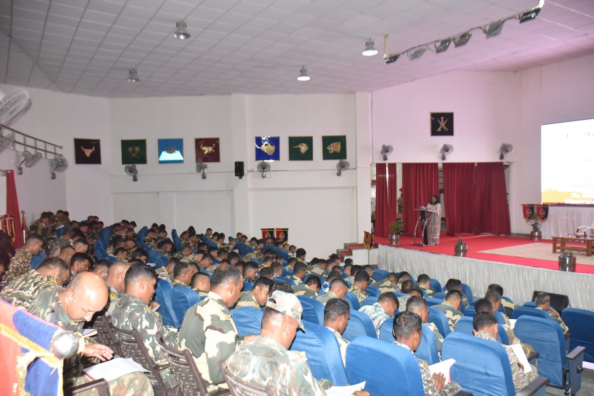 मानसिक रूप से स्वस्थ समुदायों और संस्थानों को विकसित करने के लिए प्रतिबद्ध मानववर्धन सोशल इंडिया फाउंडेशन की निदेशक डॉ. संहिता चौधरी,  द्वारा मानसिक स्वास्थ्य जागरूकता पर CSWT BSF इंदौर में एक कार्यशाला का आयोजन किया गया | विंगों के प्रशिक्षकों और प्रशिक्षुओं ने भाग लिया।