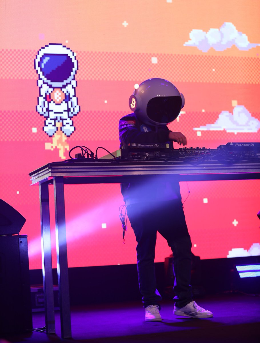 In my lane, focused, flourishing, fogging up my visor (that’s the cooling fan cable unplugged in my back pocket)