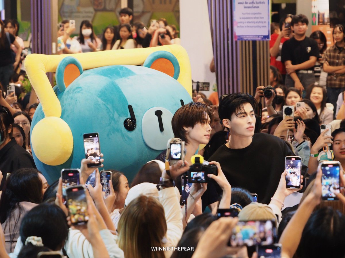 4thvphu's tweet image. see you, PondPhuwin Permpoon, at the 3-day fancon! 🥹🫶

#ppnaravit #phuwintang
#ปอนด์ภูวินทร์ #PERMPOON