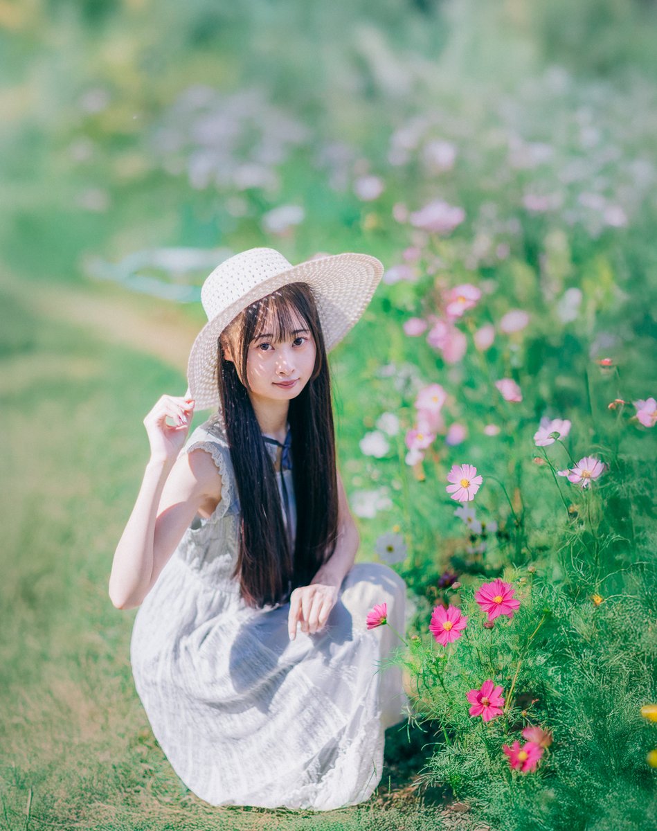 50d30141d33514's tweet photo. Relaxing in a garden full of cosmos flowers feels like pure happiness. 👒🌸✨
#一善撮影会
@ayuohtsu https://t.co/NpptNTivWm