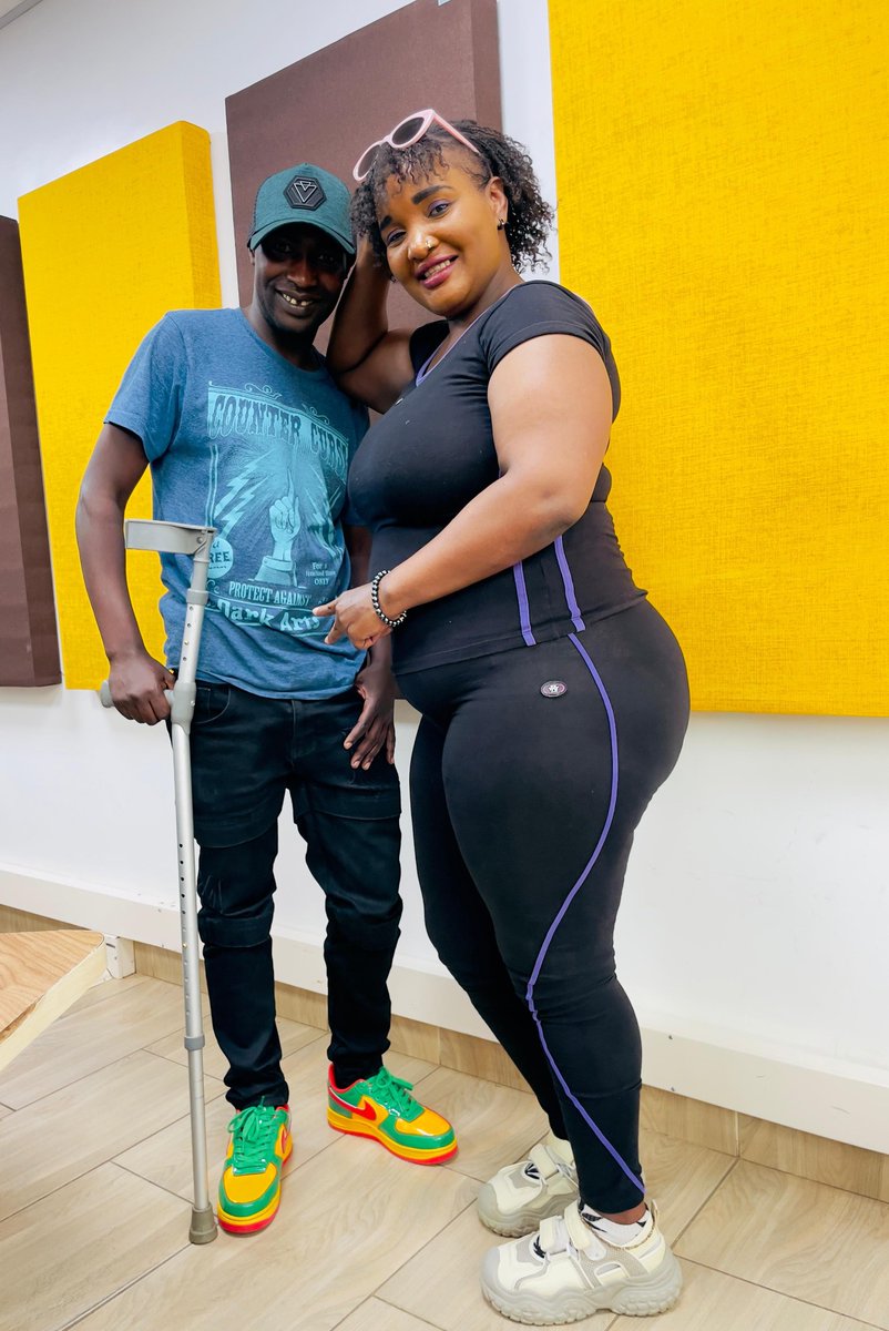 Happy New Week .
No Monday blues here !
Good vibes na great music kama kawa courtesy of <a href="/Browngalnessa/">browngal a gal nessa</a> na <a href="/abonokohdeh/">Bonoko Deh</a> #Goteana
Uko locked kutoka mtaa gani ?