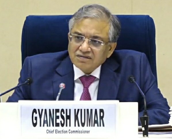 BIGGEST UPDATE 🚨 12 राज्यों में चुनाव आयोग ने वोटर लिस्ट को फ्रीज़ किया.

आज चुनाव आयोग ने Special Intensive Revision [SIR] पर प्रेस कॉन्फ्रेंस कर कहा कि इससे वोटर लिस्ट और साफ़ होगी.

लोग सवाल उठा रहे हैं वोटर लिस्ट साफ होगी या लोगों का नाम साफ होगा. क्या यह तकनीकी सुधार है या