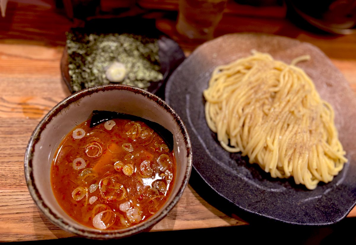 今日も開幕から忙しかった…
今週はとりあえず一つ目の山場なんで気合い入れてこ
やすべえ、辛み、中盛り、肉抜き、海苔の安定エネルギーフードでパワーチャージ