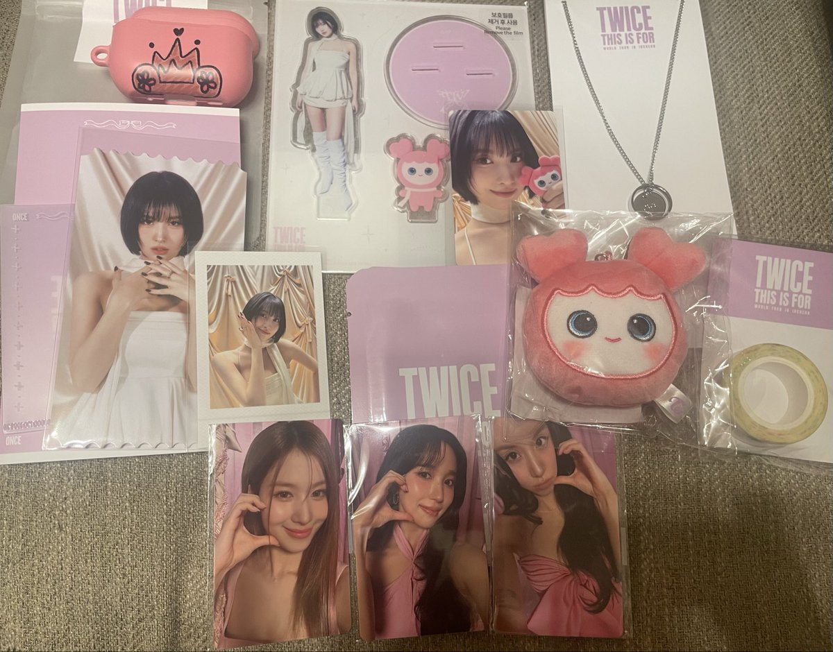 TWICE サイン入り写真 コンサートオフショット Web限定・大好評