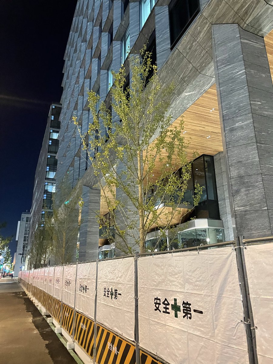 心斎橋プロジェクトと淀屋橋ゲートタワーが竣工したら万博からの再開発ラッシュはひと段落かなぁ。

やっぱり心斎橋pjの低層部はチープやな。GGO南館みたいに開業したら気にならなくなるといいが。淀屋橋ゲートタワーには植樹がされてた何から何まで素晴らしい。