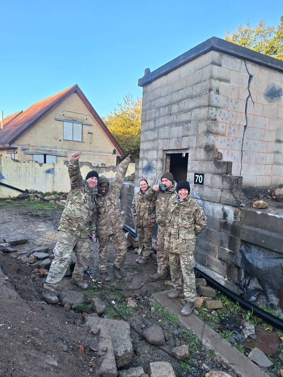 This is Carl🏳️‍🌈😺🏴󠁧󠁢󠁷󠁬󠁳󠁿🍕 tweet media