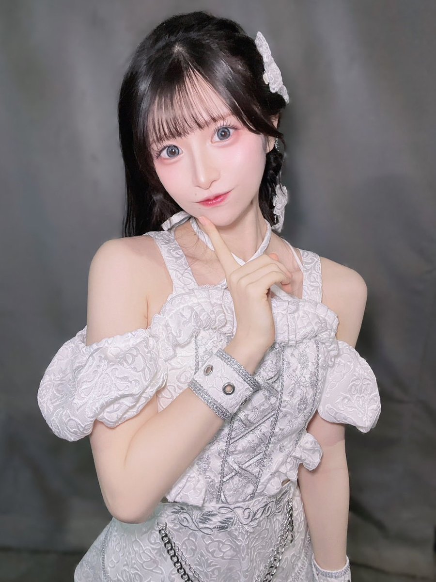 HATENO_AKARI's tweet photo. ◤◢2025.11.15 #HATENO Début‼︎◤◢

初めまして！

“HATENO” (@HATENO_info )としてデビューする 
『輝夜あかり』（かぐや あかり）です🎼🤍
＿＿＿＿＿＿＿＿＿＿

魂に響く歌をステージから目一杯届けます。

ここから始まる“物語”を、あなたと一緒に歩んでいきたいです🫶🏻
よろしくお願いします! https://t.co/aapPiTL9ba