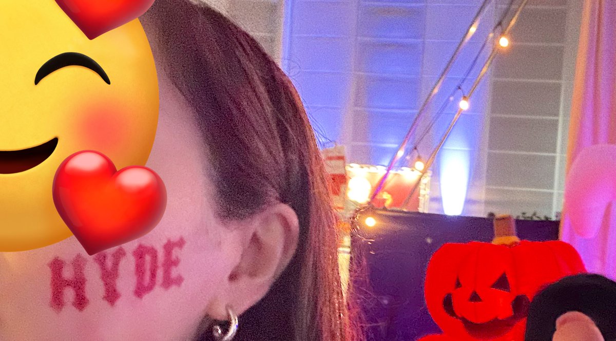 LArc1997__te's tweet photo. 2日間燃え尽きたー🔥
初ハロパ🎃カオスでフリーダム！
みんなで過ごした最高な時間のロスがすごい..モッシュマイムの一体感！凄かった✨
再来年待ってろよ！幕張ー🔥
これで次の目標は体力つけて💪日々がんばる！人生で一生の宝物になった2日間！HYDEさんありがとう😭

#HYDEINSIDELIVE2025WORLDTOUR https://t.co/9wze1HzAQI