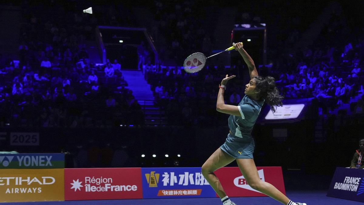 sportstarweb's tweet image. Two-time Olympic medallist P.V. Sindhu has decided to withdraw from all remaining BWF Tour events in 2025 to focus on a full recovery from a foot injury.

DETAILS ▶️ bit.ly/42ZJpCZ | #PVSindhu