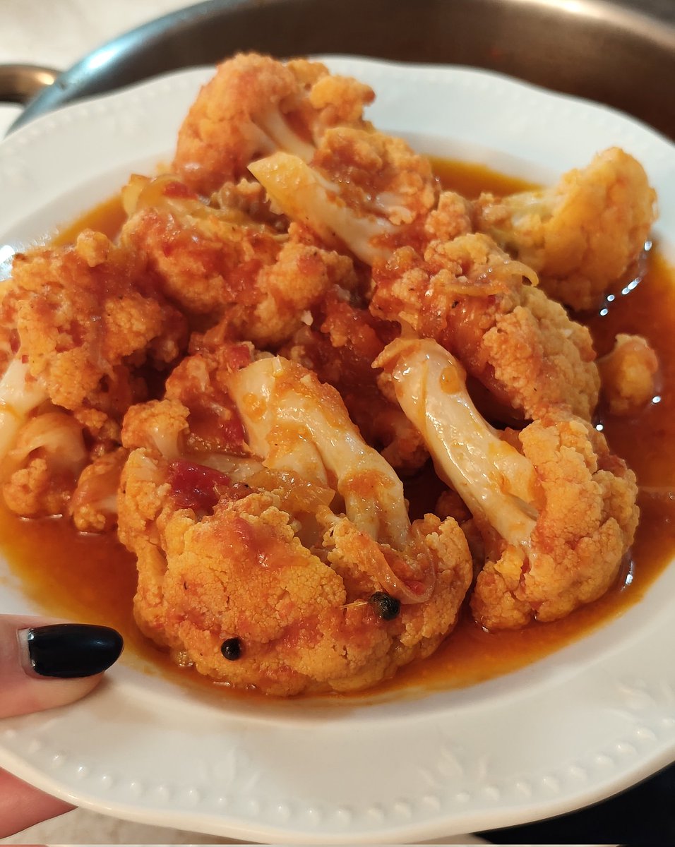 Μετά την επίσκεψη στον γιατρό που μας είπε ότι θα μείνω χήρα τόσο νέα και ομορφη 😝 ΑΝ, δεν τρώει σωστά, μου ζήτησε κουνουπίδι στιφάδο 🙆‍♂️😂😂😂😂
Για νά δουμε την συνέχεια 💁‍♂️😂
Καλό μεσημέρι παιδιά ❤