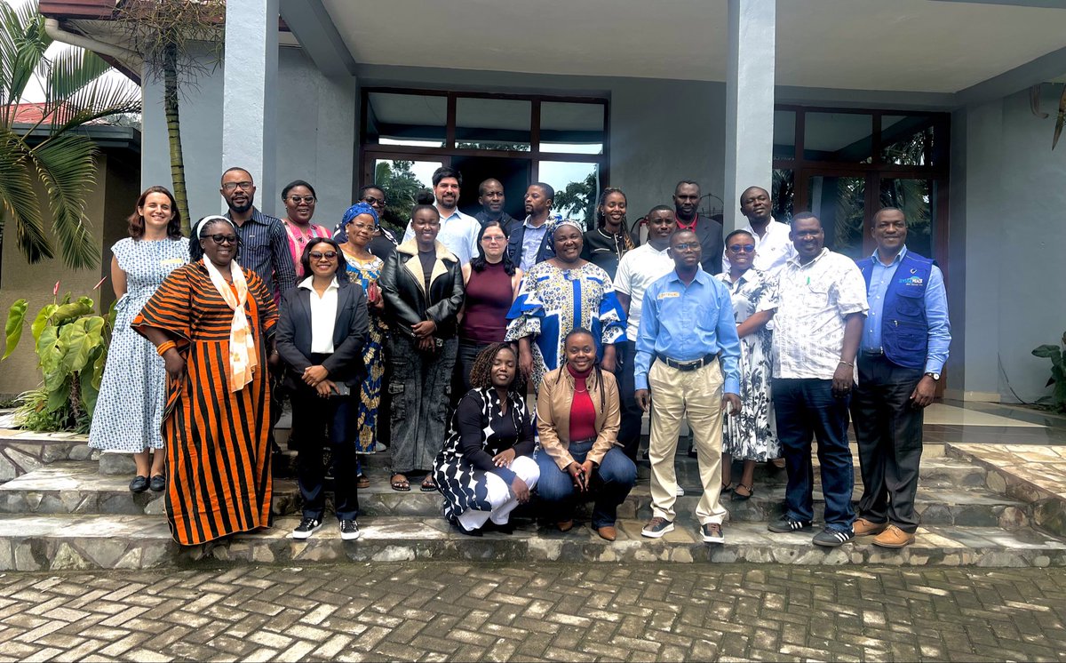 living_inst's tweet photo. Le 24/10/2025, #LPI a participé à une journée d’échanges régionale à Gisenyi, organisée par la #GIZ Rwanda. 
LPI a partagé son approche innovante et résultats concrets sur le #MHPSS, la #MasculinitéPositive, le #GenderTransformative, mis en oeuvre en #RDC avec ses partenaires… https://t.co/Z6jFJPGrnY