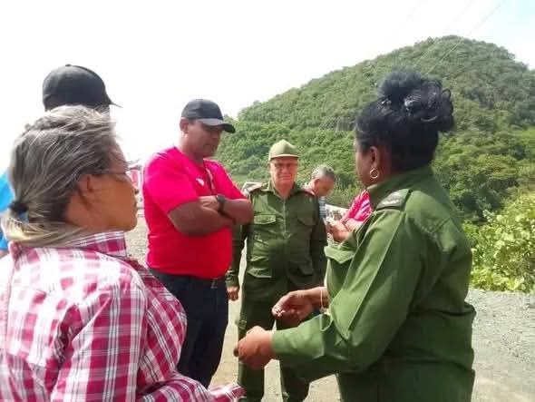 Durante esta etapa de alerta ciclónica se mantienen activos y controlando las tareas en el terreno los Consejos de Defensa a los diferentes niveles.
#FARCuba