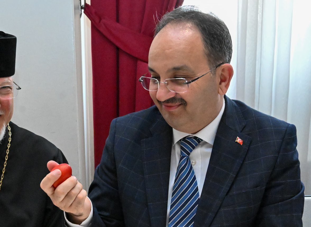 kirmizihaberorg's tweet image. Şişli kayyumu Cevdet Ertürkmen, eski Kağıthane Belediyesi Başkan Yardımcısı AKP&apos;li Şaban Demirel ile daha önce AKP&apos;li Fatih Belediyesi&apos;nde Başkan Yardımcısı olan İzzettin Tosun&apos;u, Belediye Başkan Yardımcısı olarak atadı.