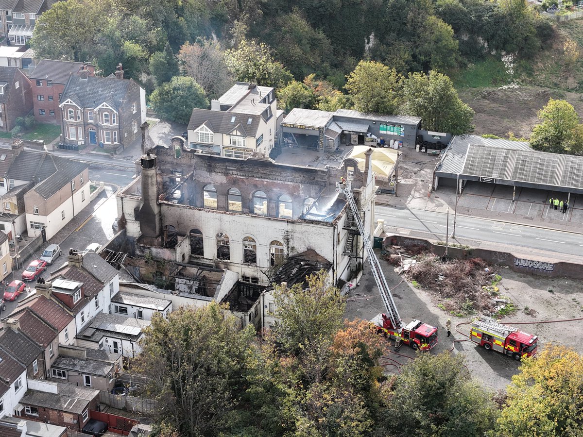 ElevateDrones's tweet photo. Aftermath of the fire at the Grade II listed Portlands building in Northfleet, Kent. Crews remain on scene damping down after several previous arson attempts.
🔥 #Northfleet #Kent #Fire #DronePhotography #Portlands #Heritage #KentFire #Arson #UK #DroneFootage #Breaking https://t.co/KxYQhwM1zo