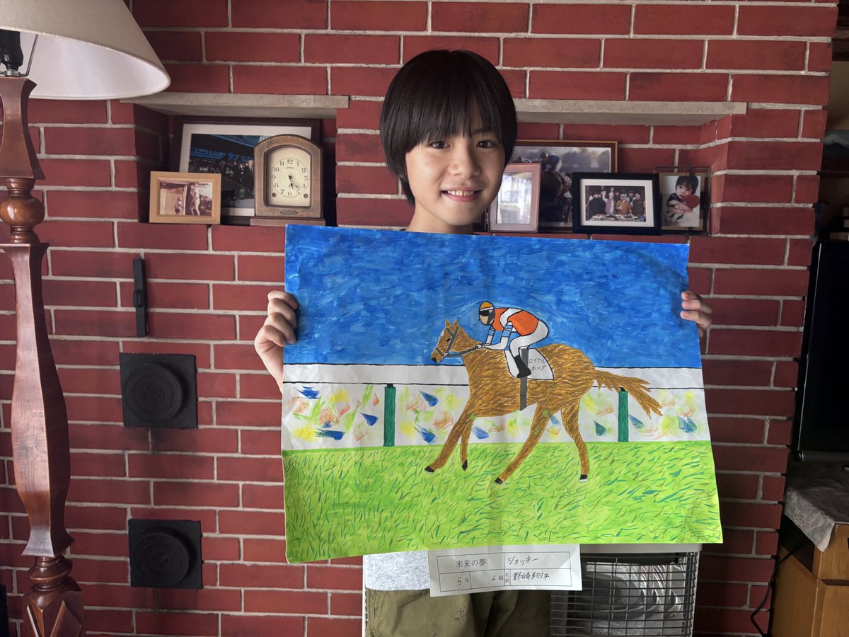 将来の夢はジョッキー🏇
もちろんそこには"ロイヤルホープ"の
文字が💫

この絵は実際に翔平役のキラくんが
描いてます🎨

#ロイヤルファミリー
#三浦綺羅

🔗𝐓𝐯𝐞𝐫
tver.jp/episodes/ep3cc…

🔗𝐔-𝐍𝐄𝐗𝐓
video-share.unext.jp/video/title/SI…

🐎第𝟒話𝟏𝟏月𝟗日放送🌿
日曜劇場『ザ・ロイヤルファミリー』