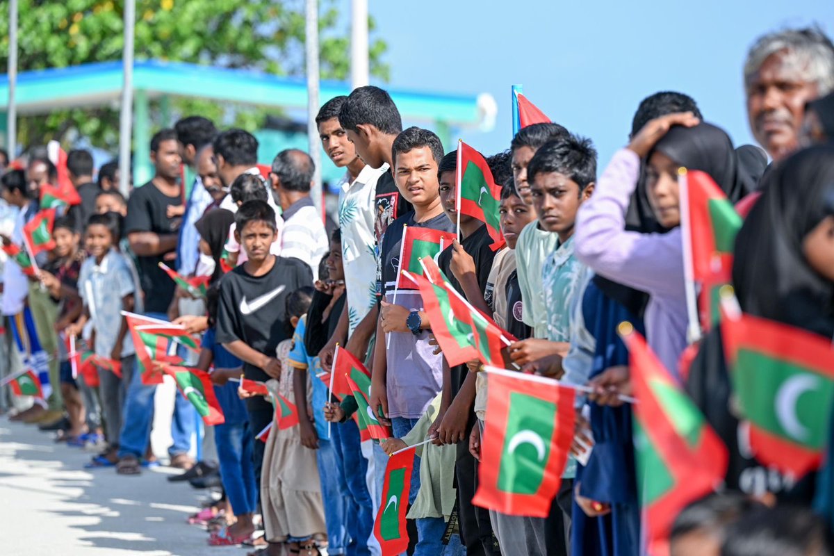 Miadhuge dhevana rah Lh.Kurendhoo

▪️Bandharu tharahgee kurumuge amalee masahkai feshun
▪️police post bingaa elhin
▪️FRC bingaa elhun
▪️School multi purpose hall hulhuvun
▪️Raiyithunnaa bahdhalu kurun

👏

#RayyithunGaathah
#LhaviyaniAtollVisit