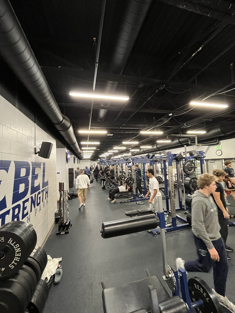 cprebelfootball's tweet image. Great way to start Section Championship week with a morning lift!