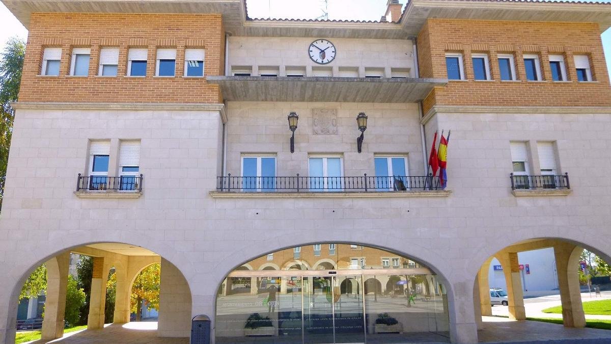 Ayuntamiento de Orkoien: 
Un paso atrás en igualdad

"El Área de Igualdad ha quedado vacía debido al propio consistorio".

La plaza tiene B2 de euskera y al consistorio no le gusta.

En la foto, el alcalde Álex López &amp; co.
noticiasdenavarra.com/opinion/tribun… @noticiasnavarra