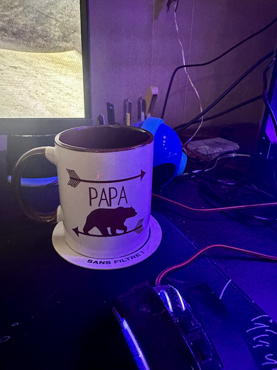 Ok vous avez gagné on va reparler des exclus et vite fait de la concurrence de Tik Tok puisque ça titille les invertébrés de X, le tout sans filtre mais avec le café du matin, thread!