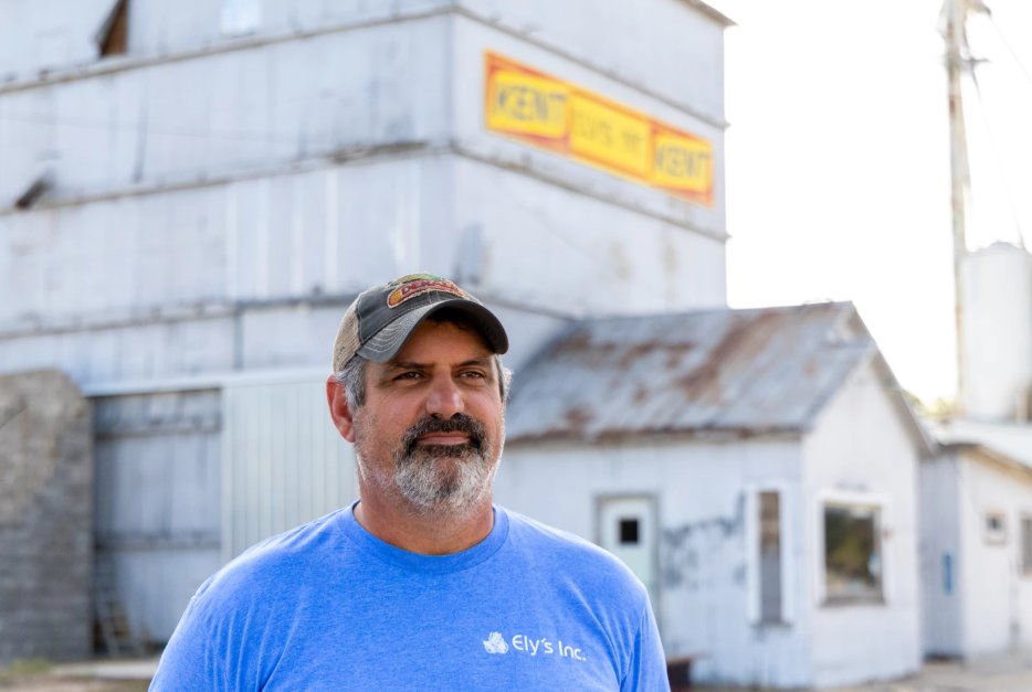 NPRMidwestNews's tweet photo. "This is a special place, and there’s good people here."

This grain elevator owner and others are expanding storage during an unusual harvest | By @ndelkamiller @NPRMidwestNews https://t.co/wImGXlqraC
