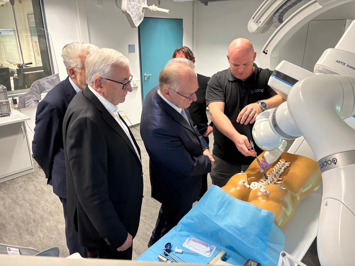 sachsenanhalt's tweet image. Auftaktsymposium Robotik der @OVGUpresse zur Partnerschaft mit BEC Medical – mit MP @reinerhaseloff &amp;amp;  @MWU_LSA-Minister Willingmann &amp;amp; Finanzminister Richter. 
Das Projekt ist Leuchtturmprojekt für #Spitzenforschung, technologische Innovation &amp;amp; nachhaltige #Gesundheitsversorgung.