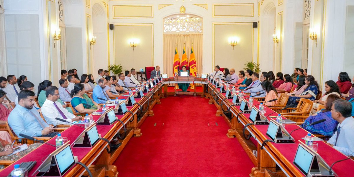 Director General of the Commission to Investigate Allegations of Bribery or Corruption briefs Foreign Ministry officials on combating bribery and corruption

Read more: mfa.gov.lk/en/bribery-and…

#DiplomacyLK 
#lka