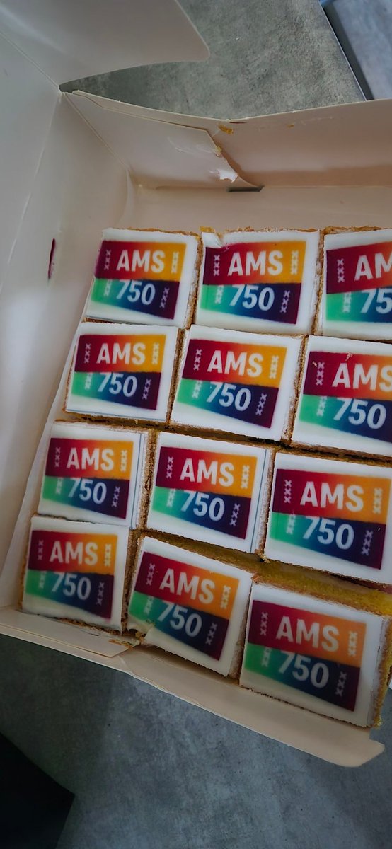 Gefeliciteerd Amsterdam
750 jaar!!.
Gratis taart nieuwmarkt