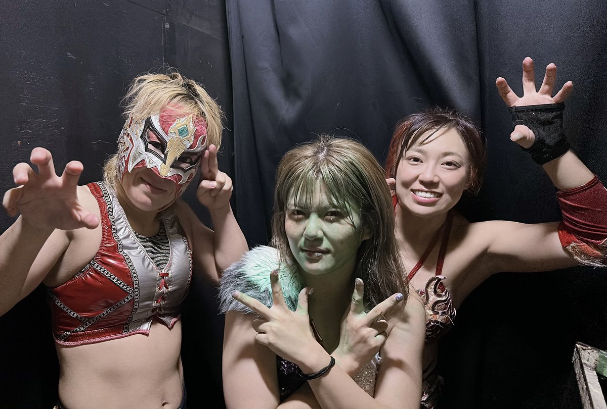 myuki3114's tweet photo. ちょちょおおおおおおおおお😭😭😭😭
Leonさんの力強さと、ちょちょたんの守りで勝ちをもぎ取りました😭✨
レッドルミナス🔥
いや、ルミソウル?🔥
タッグチームはうちらが上なんよ‼️🔥
#REDSOUL #ルミナス #MONEAYMAGIC https://t.co/nYobb2qZtS