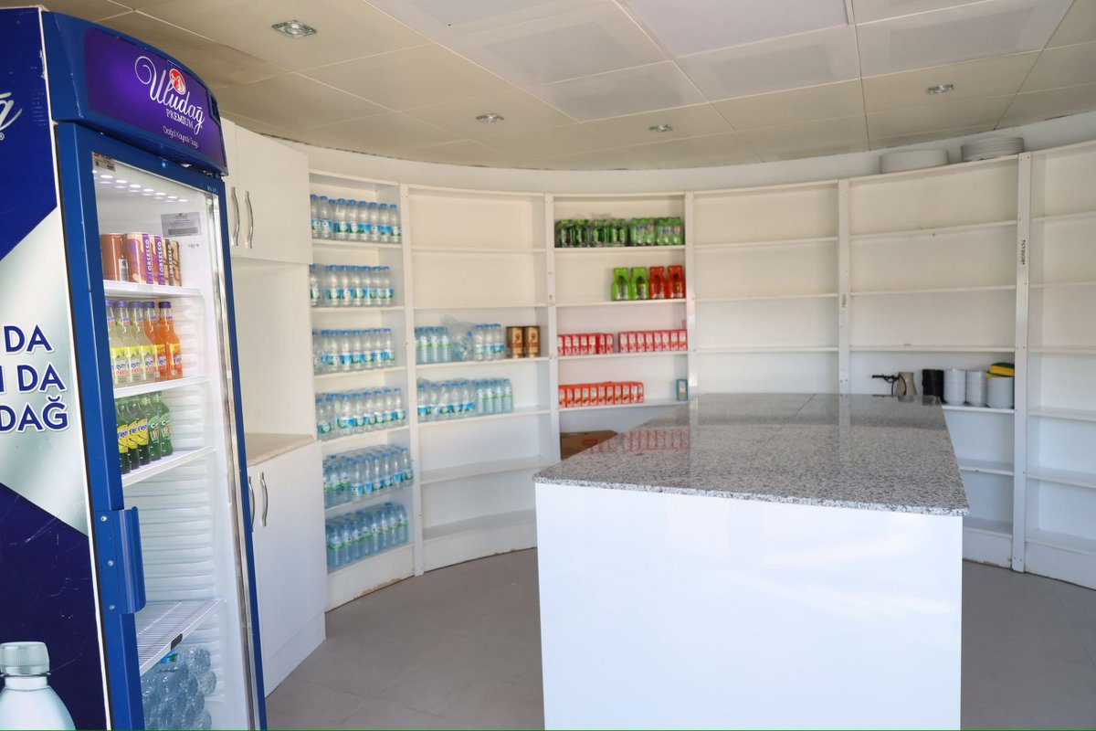 Çayın demi, muhabbetin samimiyetidir...🤗

📍TOKİ Yunus Emre Mahallemize Çay ve Simit Evi #HayırlıOlsun 🏡☕🥯

Geleneksel dostlukların, samimi sohbetlerin vazgeçilmezi olan çay ve simit, artık mahallemizin kalbinde buluşuyor. 😎

Gelin, bir bardak çayın etrafında güzel