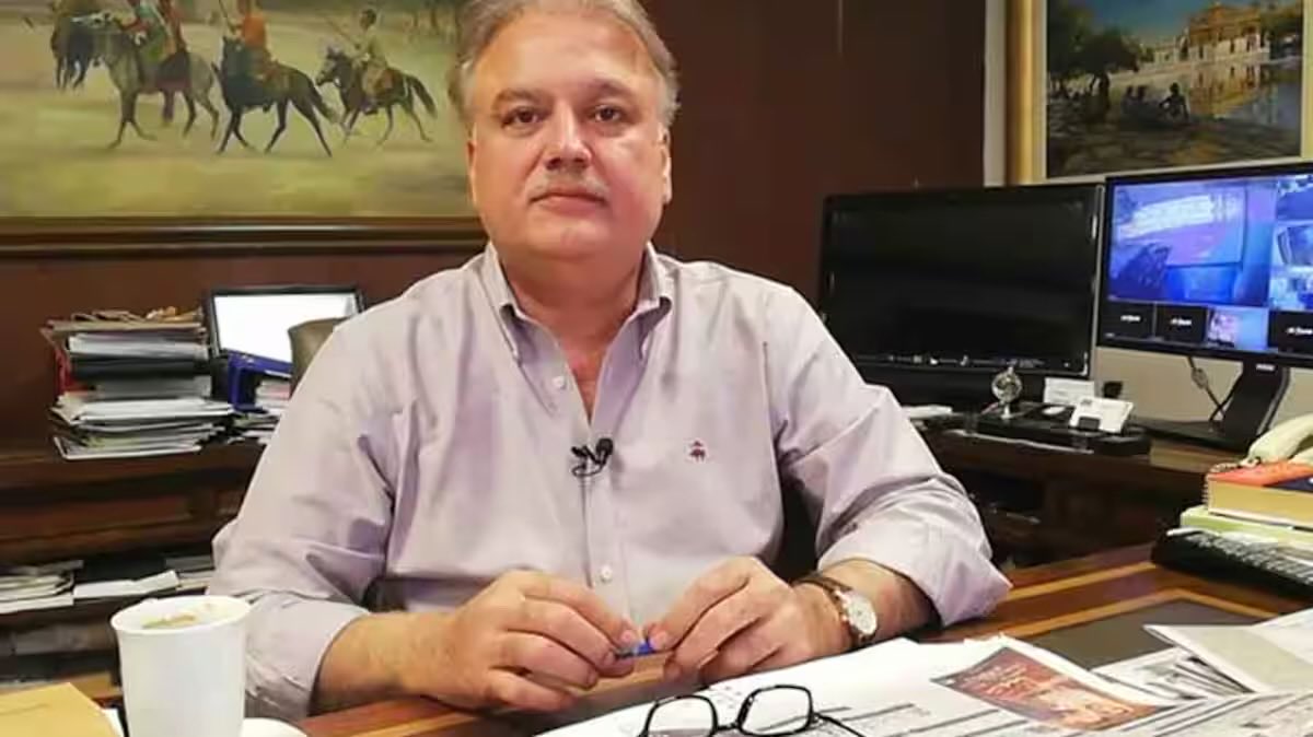 سرمایہ کاری کے وعدے نعرے تو بہت ہیں مگر عملی طور پر کتنی سرمایہ کاری آئی کوئی اعداد و شمار چیک کرلے تو خود سمجھ آ جائے گی۔ یہ ہے وہ سچ اور حقیقت جس سے آنکھیں نہیں چرائی جاسکتیں بات پھر وہی ہے کہ اگر سول ملٹری تعلقات مثالی ہیں تو پھر یہ سب کیوں ہے؟ محسن بیگ کا سوال