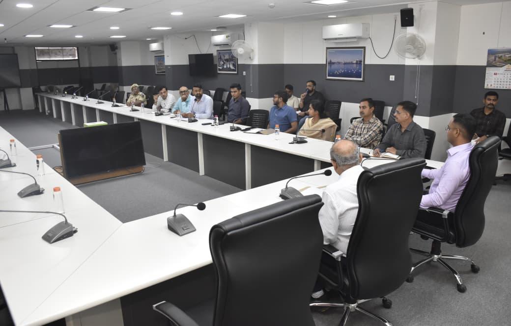 infojamnagargog's tweet image. જામનગરમાં તા.૩૧ ઓક્ટોબર રાષ્ટ્રીય એકતા દિવસ નિમિત્તે #Runforunity કાર્યક્રમ યોજાશે
સરદાર વલ્લભભાઈ પટેલની ૧૫૦મી જન્મજયંતિના ભાગરૂપે સવારે ૭ વાગ્યાથી રણમલ તળાવ ગેટ ૧થી રણજીતનગર પટેલ સમાજ સુધી યાત્રાનું આયોજન
કાર્યક્રમના સુચારુ આયોજનના ભાગરૂપે કલેકટરશ્રીની અધ્યક્ષતામાં બેઠક યોજાઈ