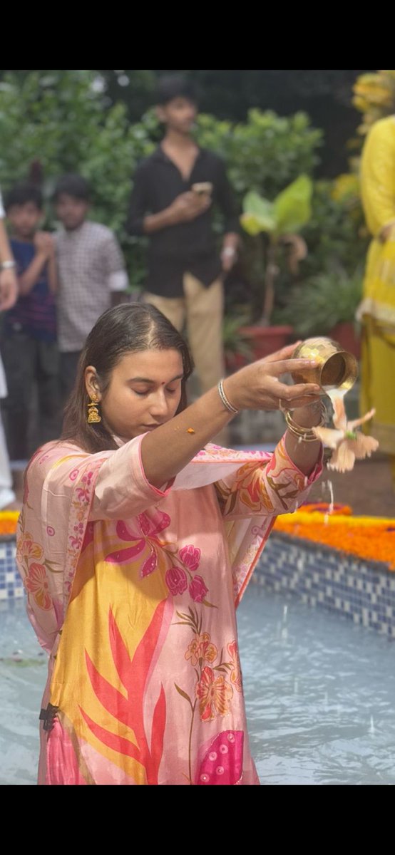 prabhatkhabar's tweet image. पटना: ग्रामीण कार्य विभाग के मंत्री अशोक चौधरी ने अपने आवास पर दिया अर्घ्य. अशोक चौधरी की पत्नी नीता केसकर चौधरी पिछले 13 सालों से कर रही हैं छठ. समस्तीपुर की सांसद शांभवी चौधरी भी मौजूद थीं. अशोक चौधरी बोले- “छठ सिर्फ पर्व नहीं, बिहार की आत्मा है.”
#ChhathPuja #AshokChoudhary…