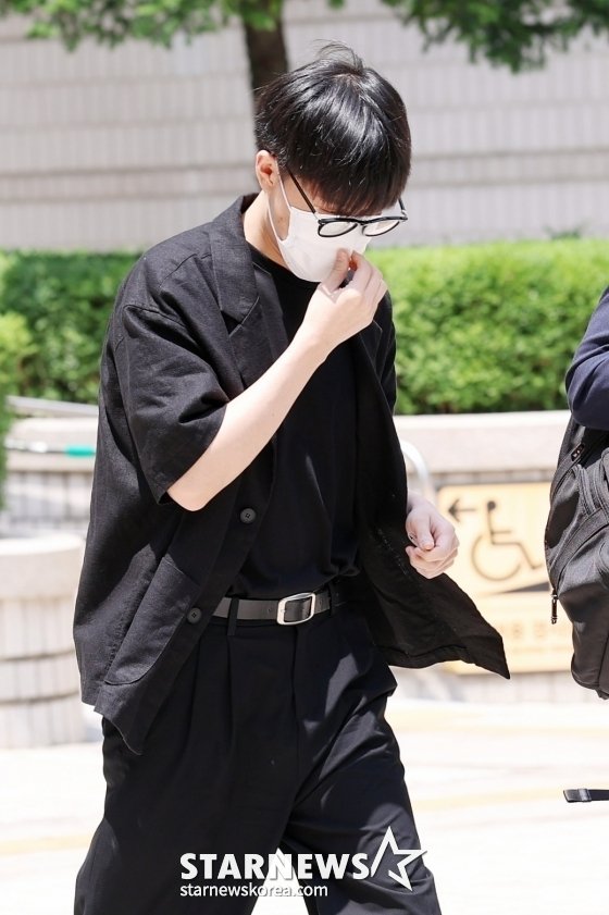 npomvtt's tweet image. tw: estupro
.
.
.
Moon Taeil recorreu de sua sentença de três anos e seis meses por estupro de vulnerável ao Supremo Tribunal.
Ele apresentou o recurso por meio de seus representantes legais, contestando a pena imposta no segundo julgamento. Os dois cúmplices que enfrentam as…