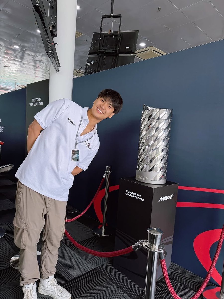 Ohmpawat_Family's tweet photo. ✨27.10.2025✨
 IG: Ohmpawat Update

🧡🥰⌚️

#MalaysianGP #LCR #SC35 #MotoGP #Tissot #TRace #TissotThailand
#ohmpawat #ยิ้ม5พันของโอมภวัต https://t.co/7neGfkYpo7