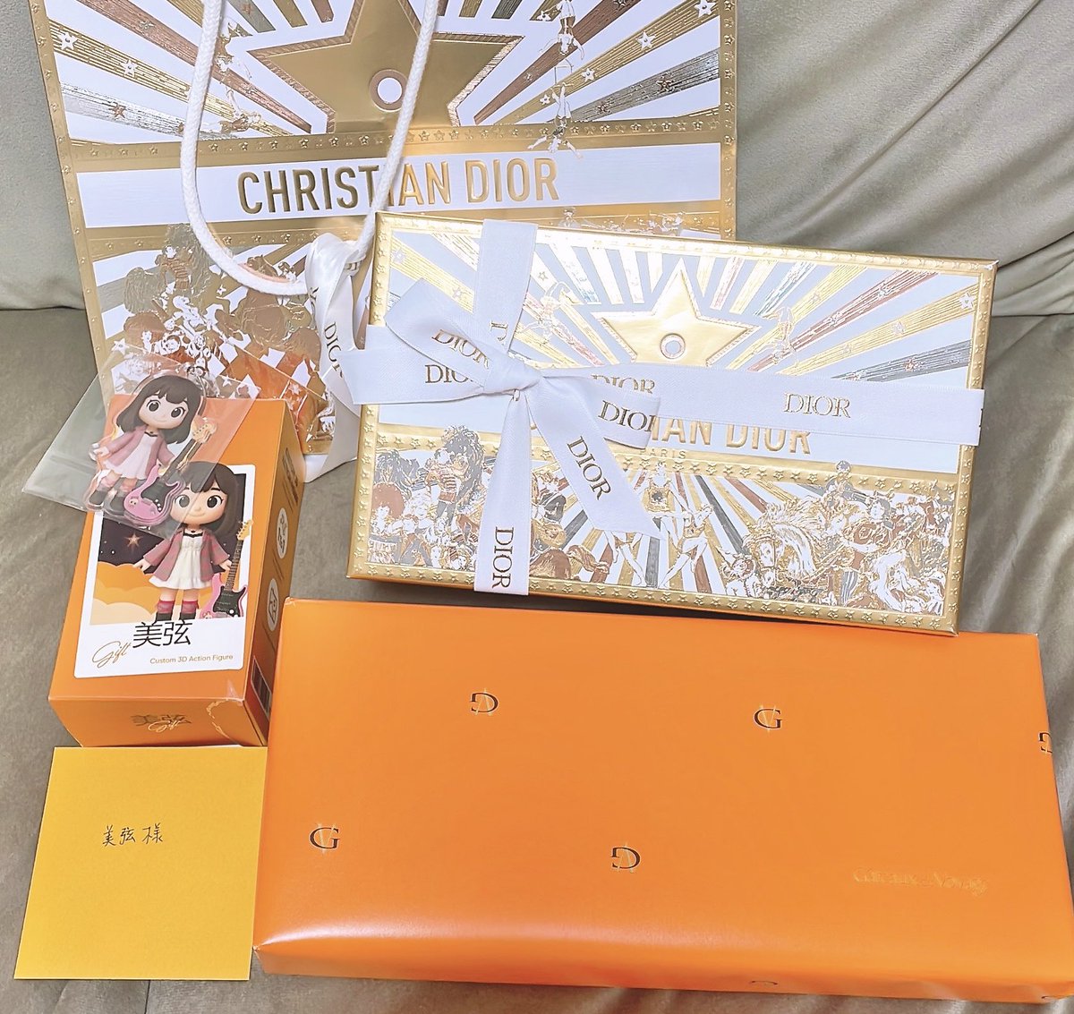 今回のM3もたくさんCDを手にとってもらえて新譜も楽しみにしてもらえてすごく嬉しかったですありがとう(*ˊᵕˋ* )自分のギターや作った曲で喜んでもらえるって本当に幸せだなって改めて思ったし元気とやる気が増しました☺️みんなに感謝です✨差し入れもありがとです🎁またかっこいい作品届けるね🎸