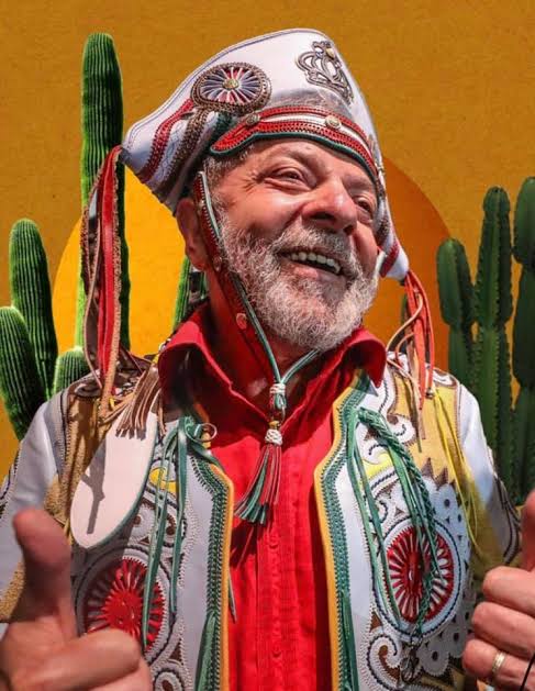 Oito décadas de força e coragem,
de quem fez da vida uma grande viagem.
Do sertão à história, com fé e suor,
ergueu um país com trabalho e amor.

Lula é mais que um homem — é trilha, é guia, é o sol que insiste em nascer todo dia. ☀️

Parabéns Presidente LULA ✨❤️🇧🇷