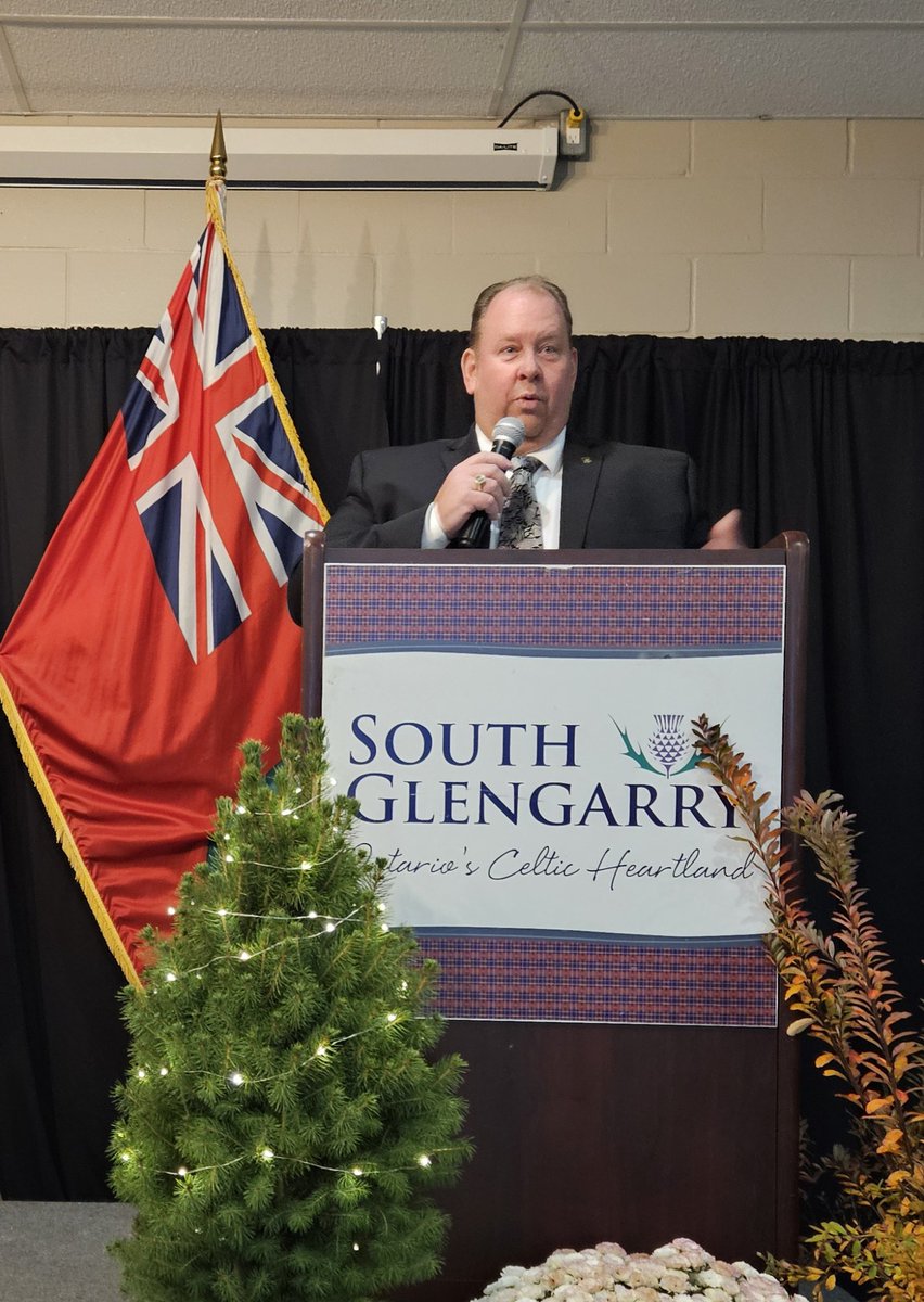 Proud to join MP Eric Duncan &amp; Minister/MPP Nolan Quinn to celebrate Deputy Mayor Martin Lang as Warden of SDG! 👏

Fier de m’être joint au député Eric Duncan et au ministre/MPP Nolan Quinn pour célébrer le mandat du maire adjoint Martin Lang comme président des SDG! 👏