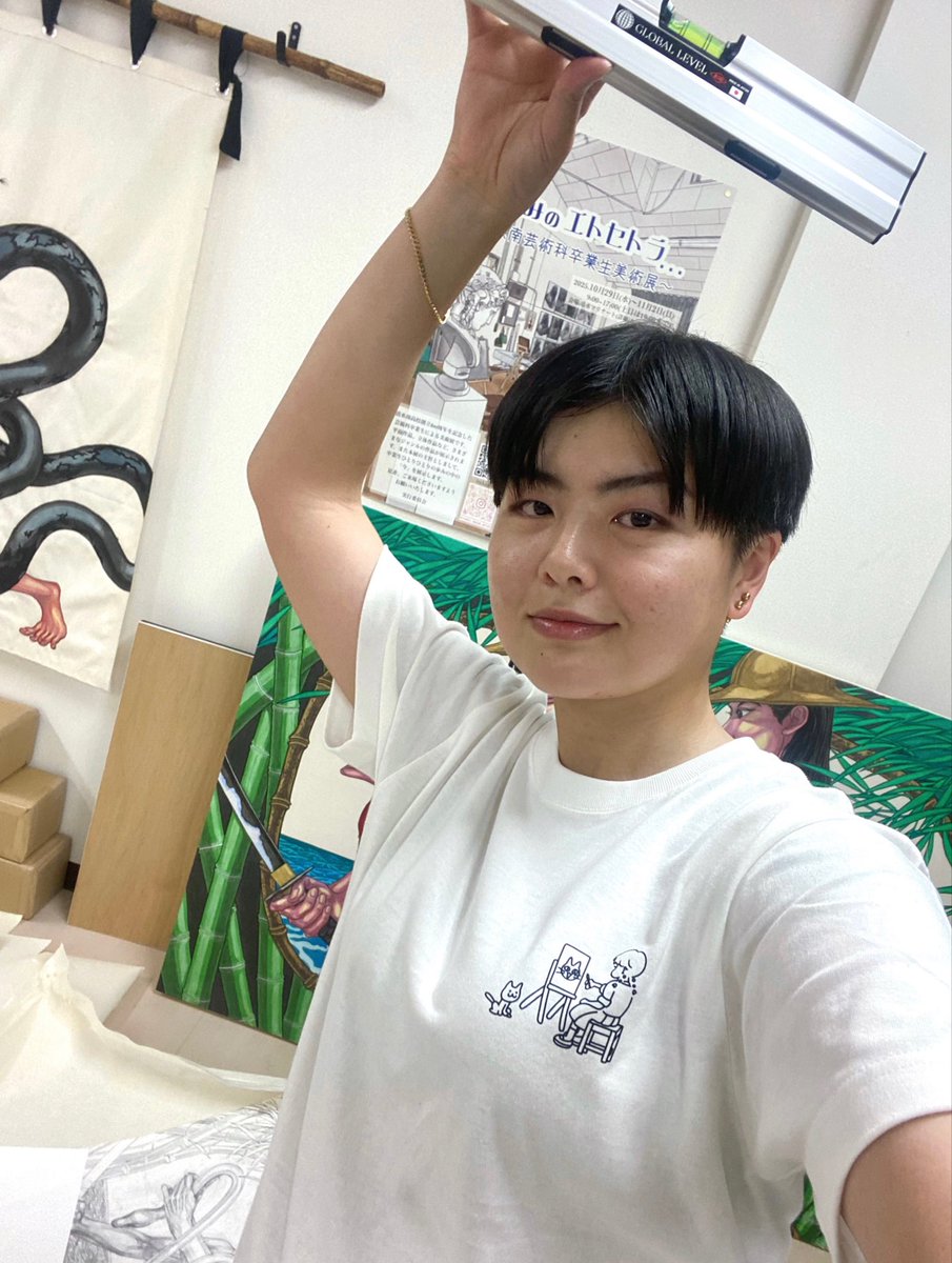 \40年だョ!/全員集合みなみのエトセトラ…
いよいよ明日搬入なので荷造り中です。
水平器ヨシ！

展示会期中はクラウドファンディングも行われます。返礼品はこのネコデッサンTシャツ、
一口5,000円からになります。🐈💨
クラファン参加希望の方はお気軽に展示受付スタッフまでお声掛け下さい〜。🐈💨