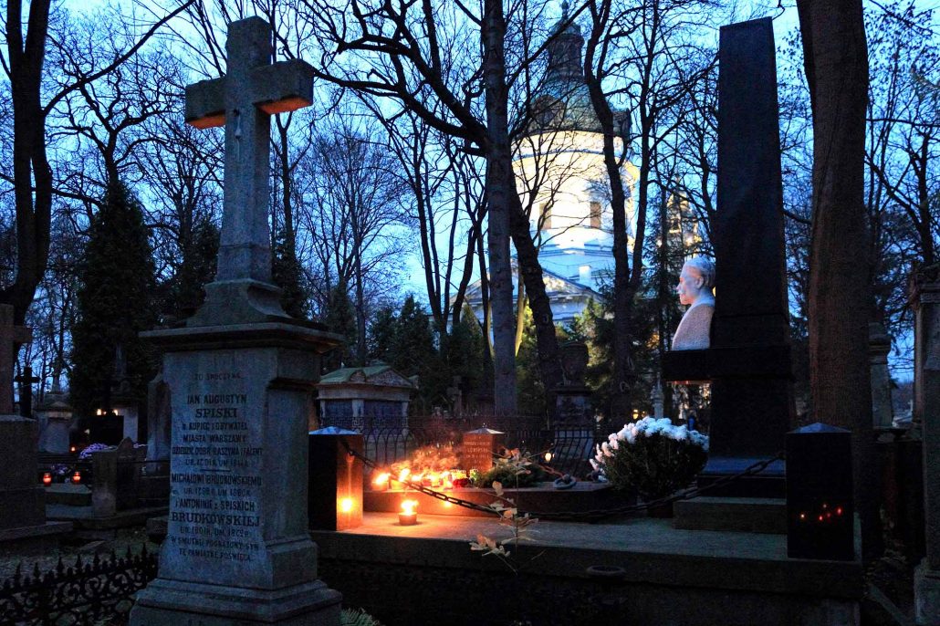 W uroczystość Wszystkich Świętych, 1 listopada, metropolita warszawski abp Adrian Galbas oraz biskupi pomocniczy Archidiecezji Warszawskiej odprawią Msze Święte i poprowadzą procesje żałobne na stołecznych cmentarzach.
archwwa.pl/aktualnosci/ms…