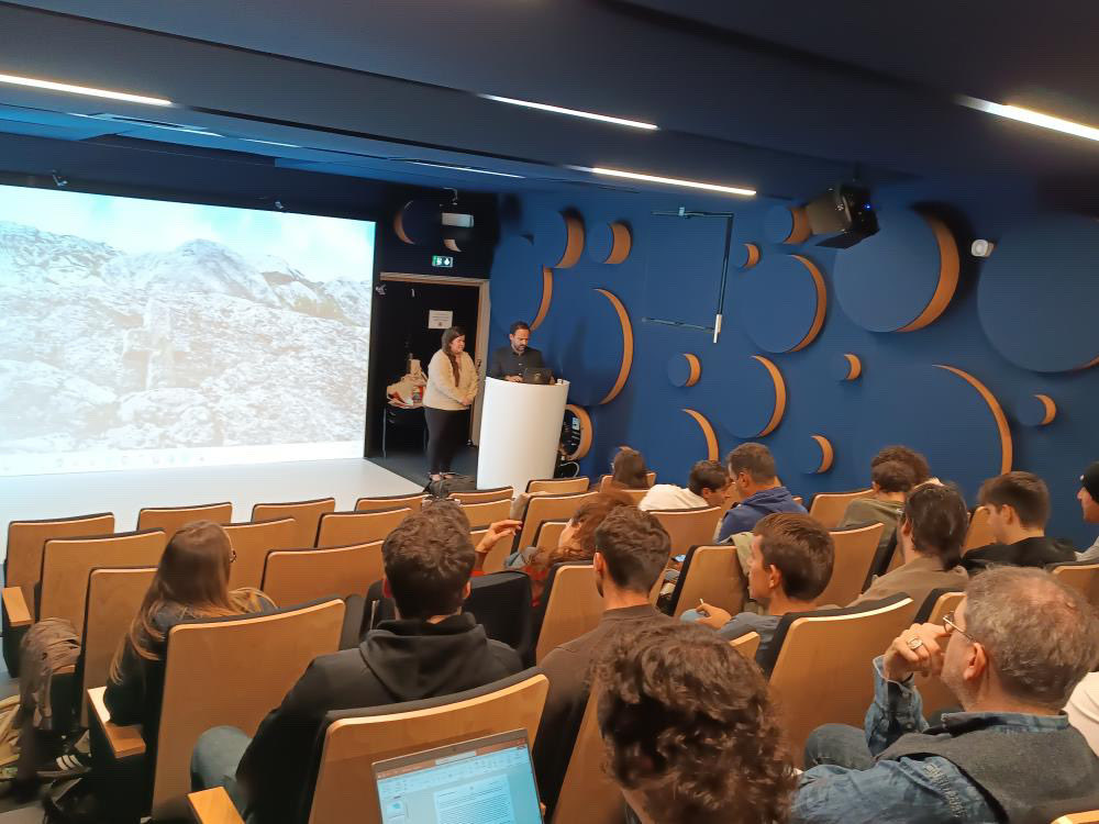 iutdecorse's tweet photo. 🧑‍💻👩🏽‍💻Les étudiants de MMI 3 année de l'IUT ont assisté au workshop de l'UMR LISA concernant les humanités numériques. Un moyen très intéressant de voir le numérique en appui à la recherche et une application directe pour leur projet de fin d'année. https://t.co/jgC98ZyGVN