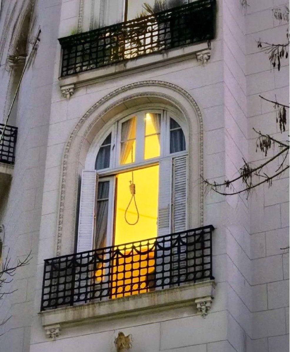 #Elecciones2025 y mientras tanto, en San José 1111
Sarkozy, ex presidente de Francia, tiene 70 años
Está preso en una celda; sin privilegios, aunque con medidas de seguridad excepcionales debido a su estatus
Puede recibir hasta 3 visitas semanales 
Para cuándo las mismas medidas