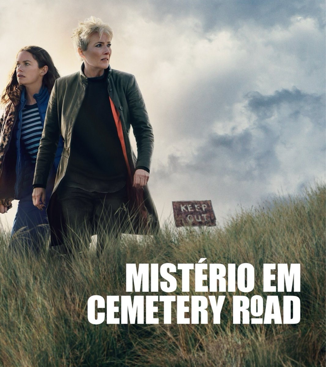 PortalAppleTV's tweet image. Uma explosão. Uma conspiração. E uma dupla improvável em busca de expor a verdade.
Protagonizada por Emma Thompson e Ruth Wilson, a série Mistério em Cemetery Road estreia nesta quarta-feira, no Apple TV.
— Segue o fio pra mais informações =) 🧵👇 #DownCemeteryRoad