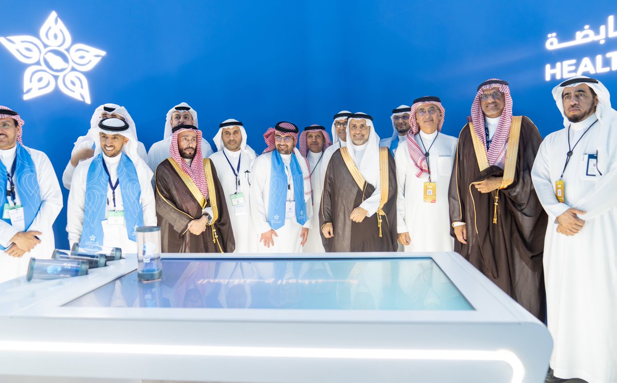 زيارة معالي وزير الصحة الأستاذ فهد الجلاجل لركن #تجمع_الرياض_الصحي_الثاني ضمن جناح #الصحة_القابضة في #ملتقى_الصحة_العالمي، حيث اطّلع على أبرز مشاريع التجمع "الجراحة الروبوتية والعلاج الكيماوي المنزلي وآفاق العلوم العصبية مشاريع تجسّد التحول نحو رعاية متقدمة تضع المريض في قلب