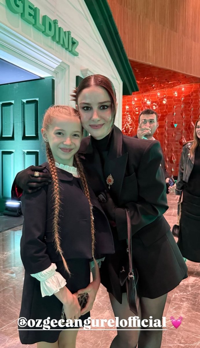 MariaCanzanella's tweet photo. Ohaaaaaaaaa
Bellissimi 😍😍😍
Özge seko ilhan e la piccola attrice 😍😍😍😍
#ÖzgeGürel
#SerkanÇayoğlu
#Özser
#ilhanşen https://t.co/IC5RPXksfX