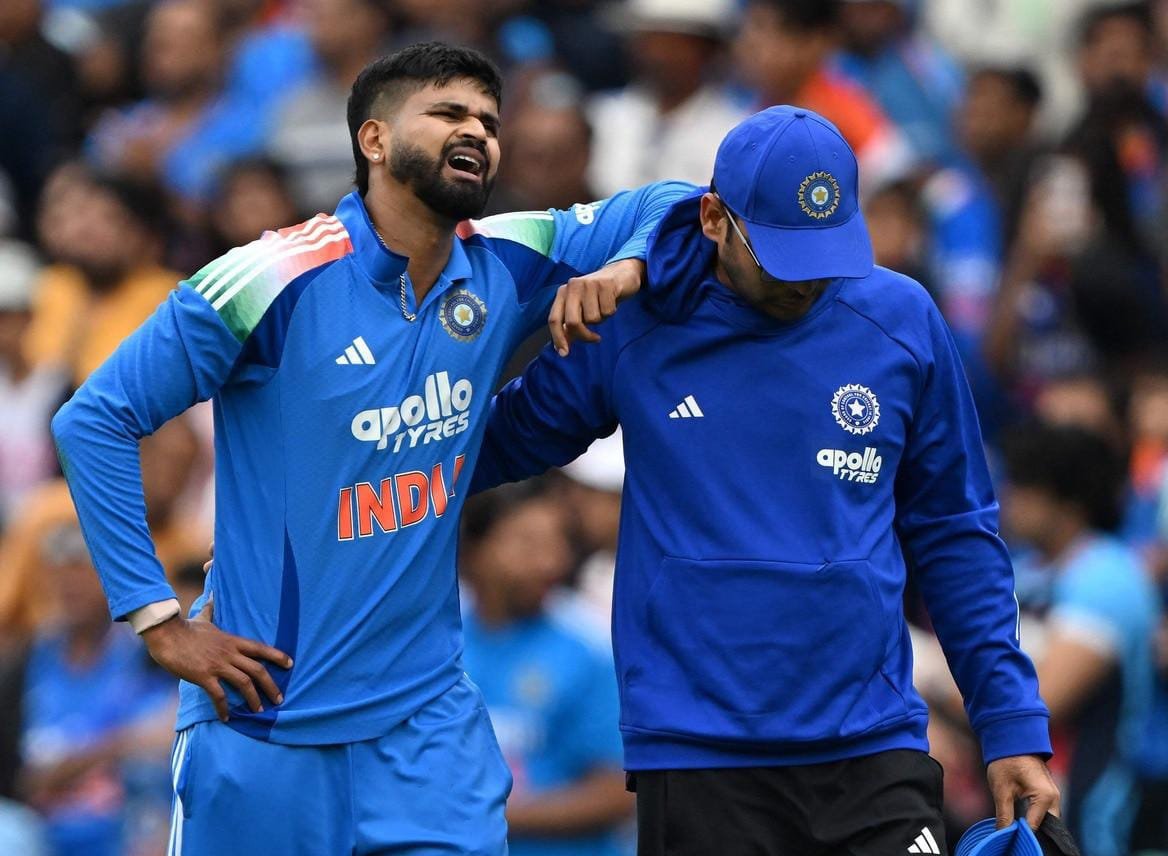 श्रेयस अय्यर की हालत गंभीर है। उनके हृदय और लीवर को जोड़ने वाला अंग क्षतिग्रस्त हो गया है और उनका रक्तचाप तेज़ी से गिर रहा है। 

उनके माता-पिता घबराए हुए हैं,BCCI ने तुरंत सिडनी भेजने की व्यवस्था कर दी है! फिलहाल ICU में हैं अच्छे डॉक्टर्स की निगरानी में इलाज चल रहा है!

AusVSInd