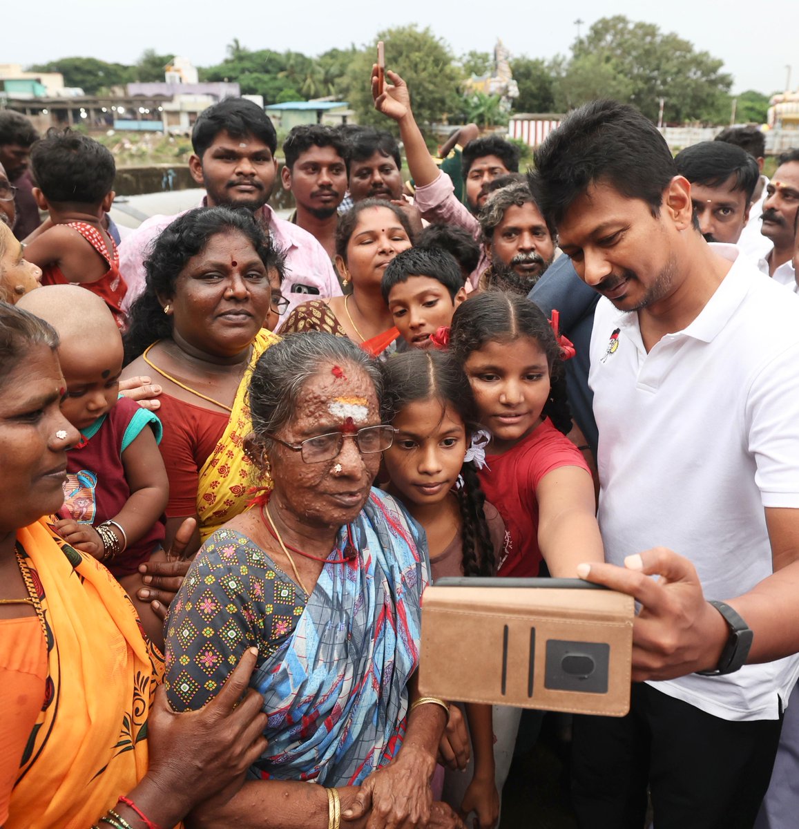 மாண்புமிகு முதலமைச்சர் <a href="/mkstalin/">M.K.Stalin - தமிழ்நாட்டை தலைகுனிய விடமாட்டேன்</a> அவர்களின் உத்தரவின்பேரில், சென்னையில் உள்ள நீர்வழிப்பாதைகளை ஆய்வு செய்து வருகிறோம்.

அந்த வகையில், <a href="/chennaicorp/">Greater Chennai Corporation</a>, கோடம்பாக்கம் மண்டலம், வார்டு-137, ஜாபர்கான்பேட்டை சூளைப்பள்ளம் புகழேந்தி தெரு விரிவாக்கம் பகுதியில் இருந்து வருகிற கால்வாய், அடையாறு